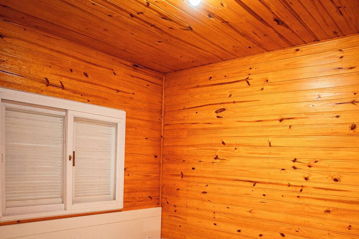 Family Cabin | Egyptian cotton sheets, premium bedding, individually decorated