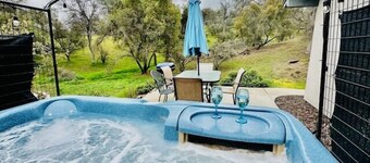Dog Friendly/Hot Tub/Lighthouse Suite/sleeps 4