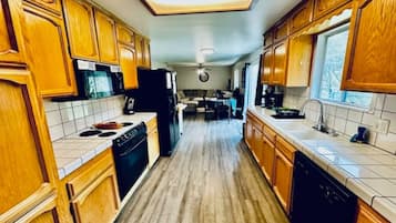 Frigorífic, microones, placa de cuina i rentaplats