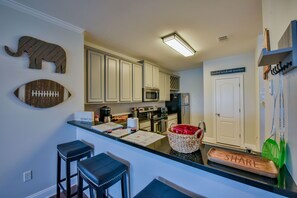 Fridge, microwave, oven, stovetop - Welcome to Tusk-Away! (Tuscaloosa)