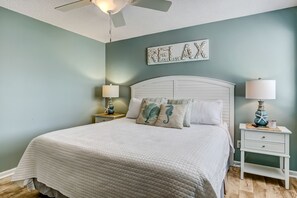 3 bedrooms, iron/ironing board, free WiFi, bed sheets - One block to Beach! Clean, Bright, newly renovated 3BR 2BA Flat (Fernandina Beach)