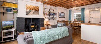 One Bron Derw - Two Bedroom Cottage, Sleeps 4