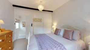 1 dormitorio, tabla de planchar con plancha, wifi y ropa de cama