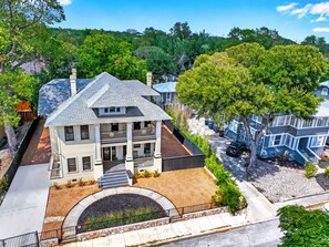 Exterior - Historic Mansion near The Pearl, sleeps 14! (San Antonio)