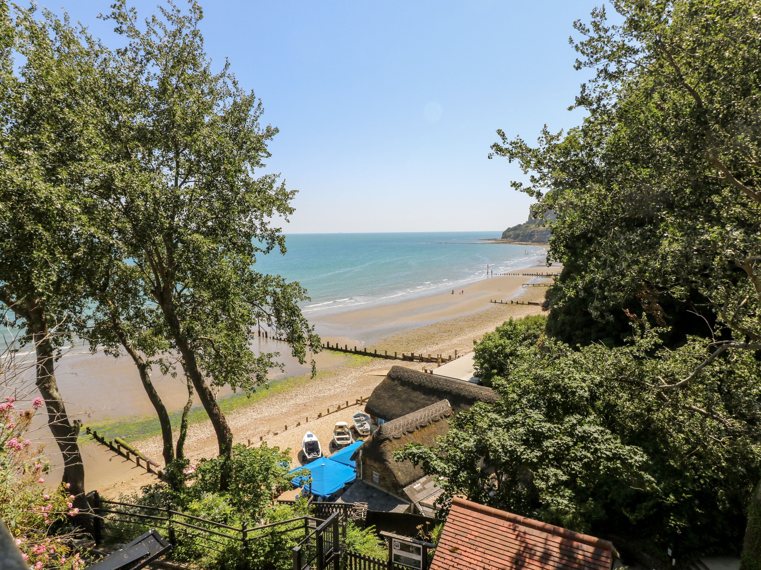STARDUST, character holiday cottage, with open fire in Ventnor
