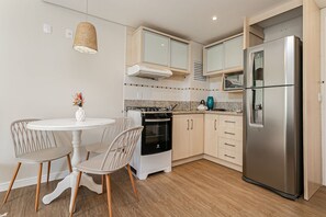 Fridge, microwave, oven, coffee/tea maker