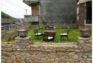 Outdoor dining - Moganshan Yishang Inn (Deqing)