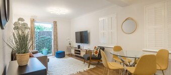 Lovely 1 Bed Apartment With Free Parking & Garden