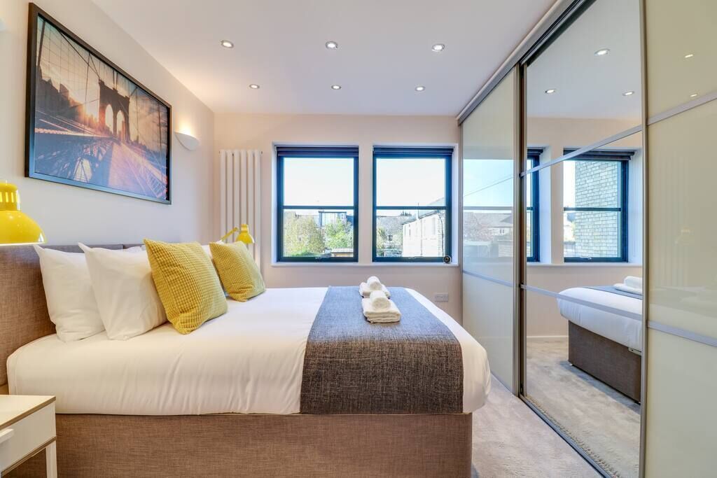 Charming and Modern 2 Bedroom House with Parking