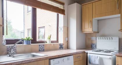 Lovely 2-bed flat *10 Minute Walk to City*