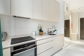 Kühlschrank, Ofen, Herdplatte, Geschirrspüler