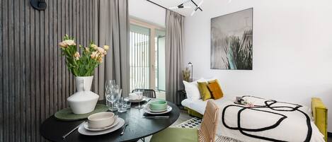 Deluxe Apartment | Room amenity