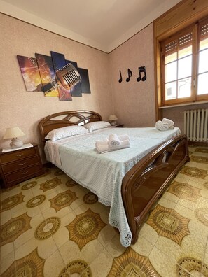 2 chambres, bureau, fer et planche à repasser, Wi-Fi gratuit