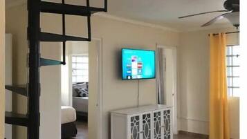 4 bedrooms, iron/ironing board, free WiFi, bed sheets