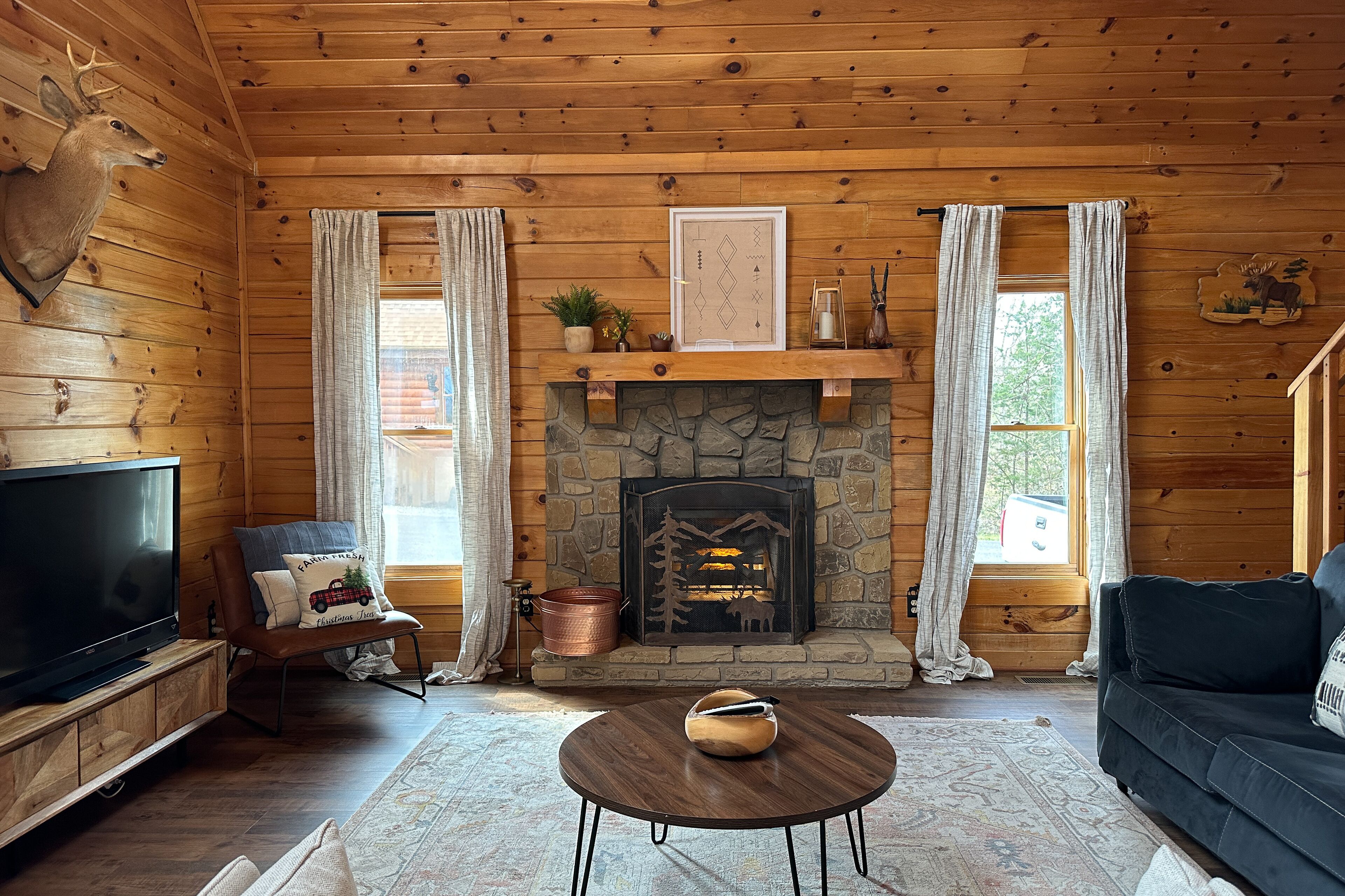 Lake & mountain view cabin with balcony, hot tub, pool table, & pool access