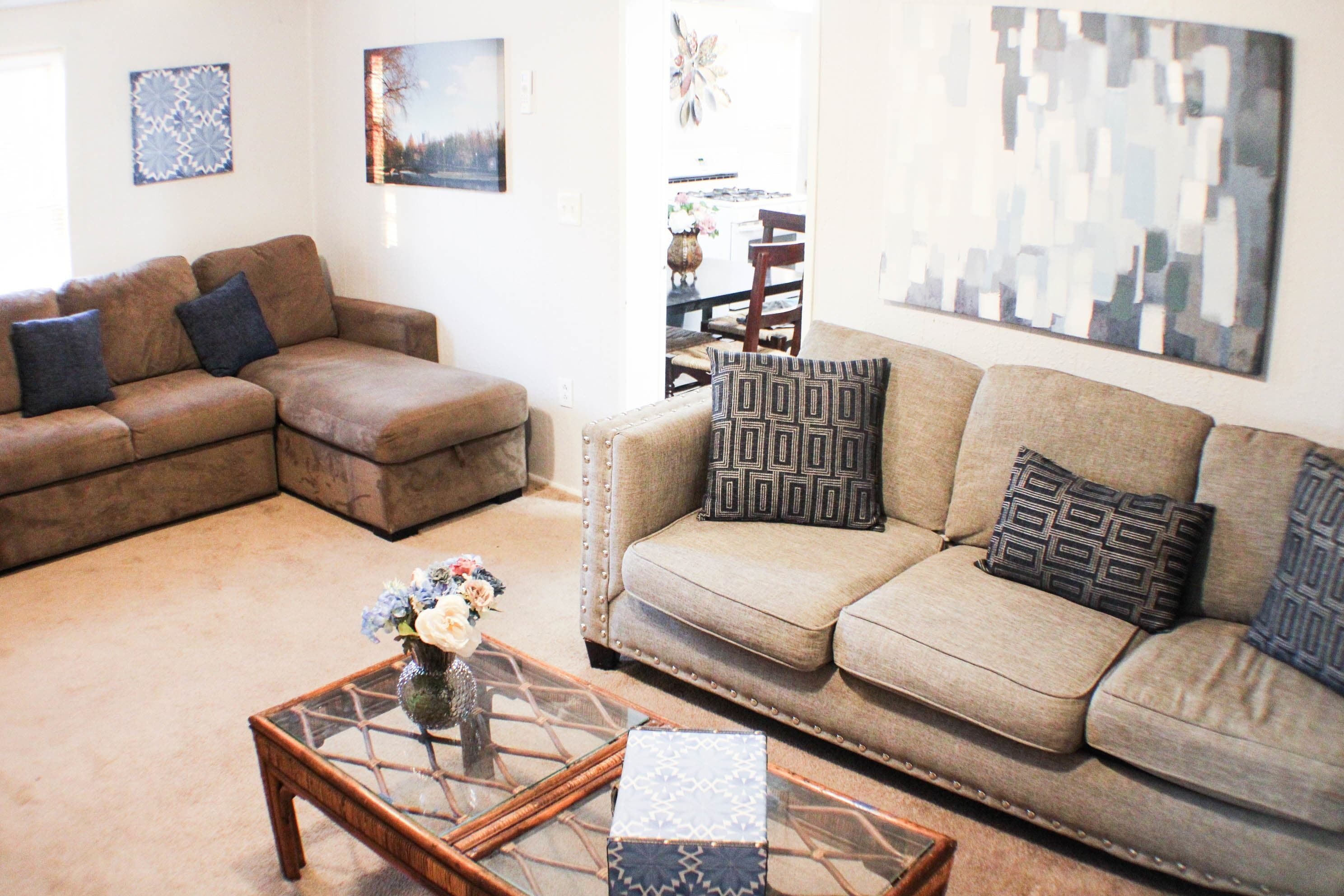 California Ave - 2 BR - Home Away from Home!