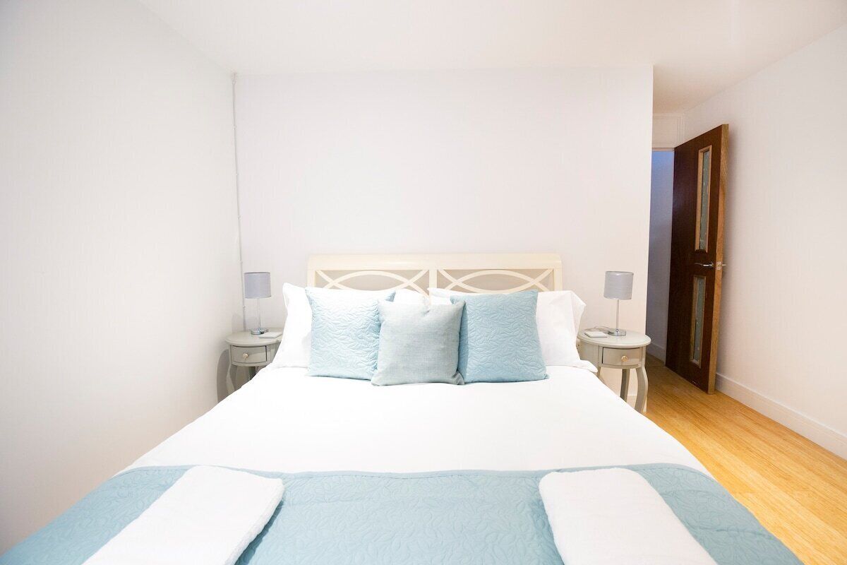 Central, Spacious 1 Bed- Hove (North Flat)