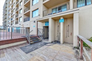 Exterior - Two Bedroom Direct Oceanfront Condo (Ocean City)