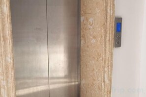 Unclassified image, 4 of 6, button - Hualinshan Yunmen Hotel (Gao'an)