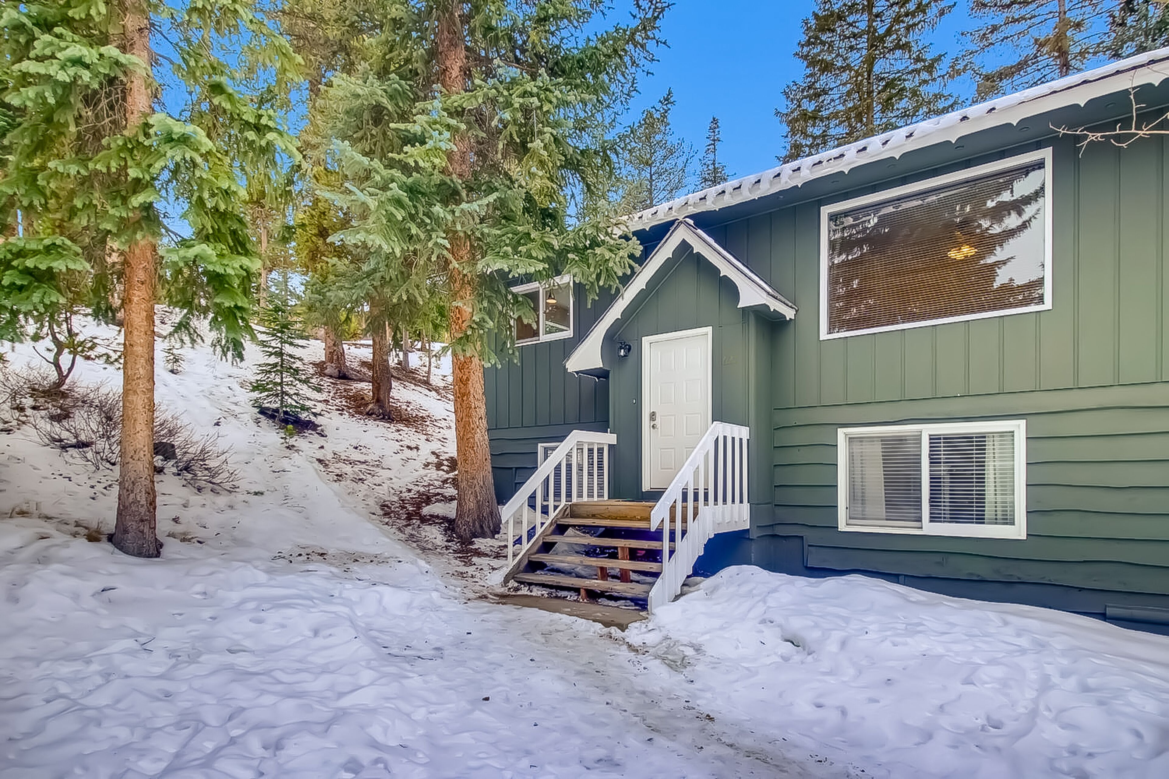 Dog-friendly home with amazing hot tub & woodstove - two blocks to Main Street