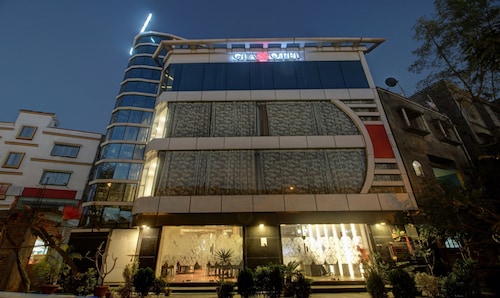 Treebo Glassotel Near Ruby Hospital