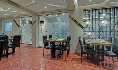 Treebo Glassotel Near Ruby Hospital