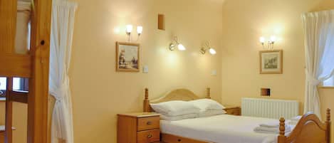 3 bedrooms, free WiFi, bed sheets