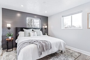 5 habitaciones, tabla de planchar con plancha y cuna de viaje 