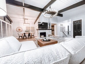 Televisión, chimenea y tenis de mesa 