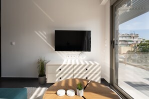 Premium bedding, in-room safe, iron/ironing board, free WiFi