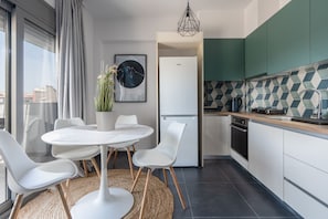 Premium bedding, in-room safe, iron/ironing board, free WiFi