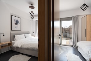 Premium bedding, in-room safe, iron/ironing board, free WiFi