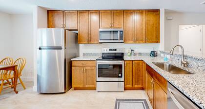Relaxing home with patio, W/D, full kitchen, & Pack-N-Play - golf nearby