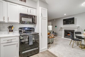 Refrigerador, microondas, horno, placa de cocina