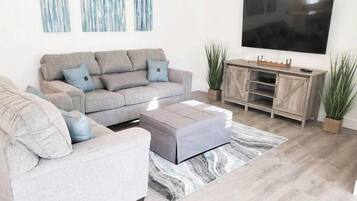 Een smart-tv en een kantoor