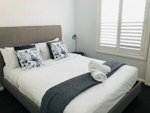 3 bedrooms, iron/ironing board, WiFi, bed sheets