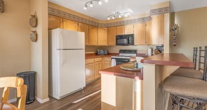 Placid home with new fireplace, full kitchen, gas grill, patio, & washer/dryer