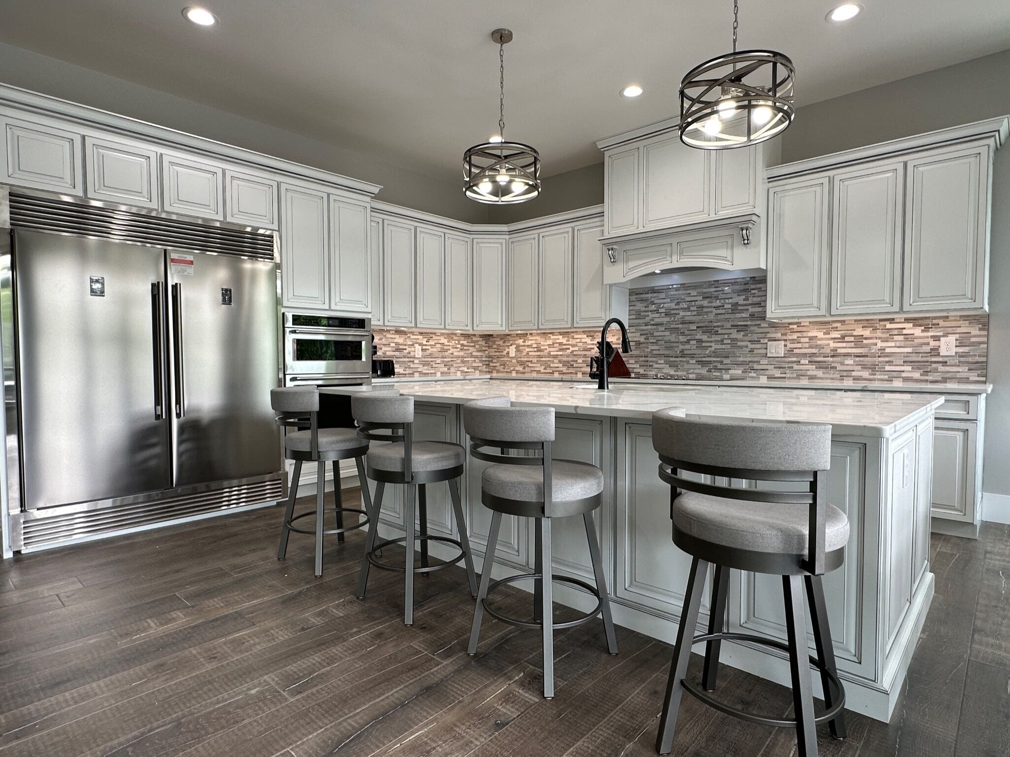 2023 Build! Sleeps 24! Private Pool, Spa, Putting Green, Game Room, Fire Pit!