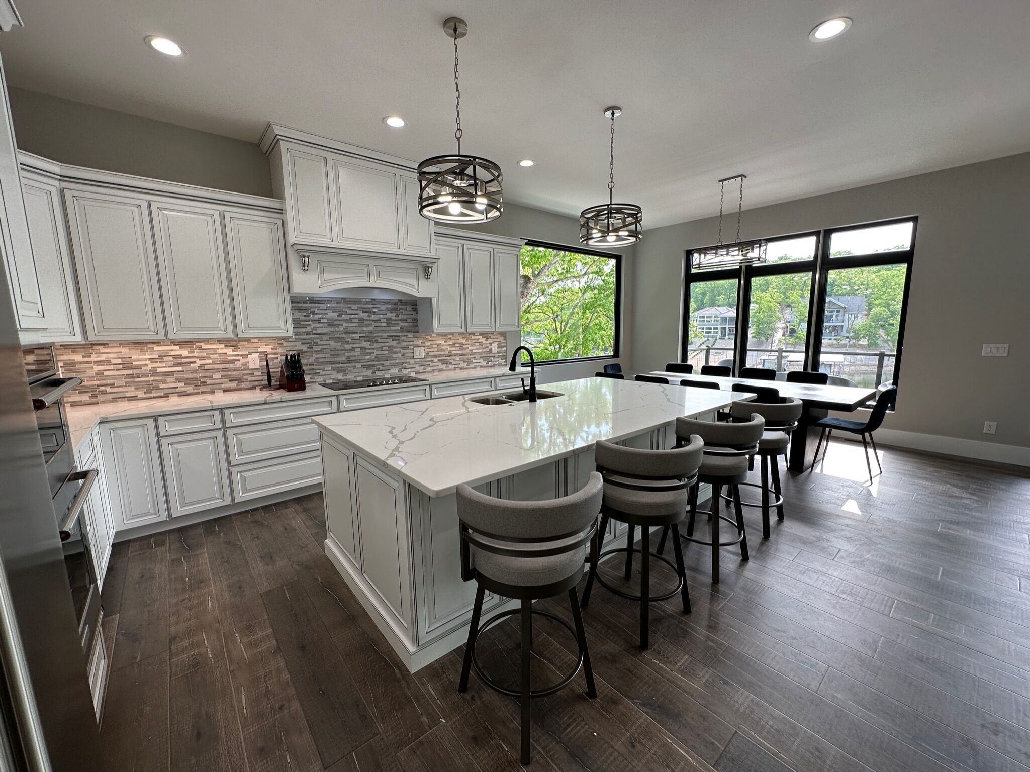 2023 Build! Sleeps 24! Private Pool, Spa, Putting Green, Game Room, Fire Pit!