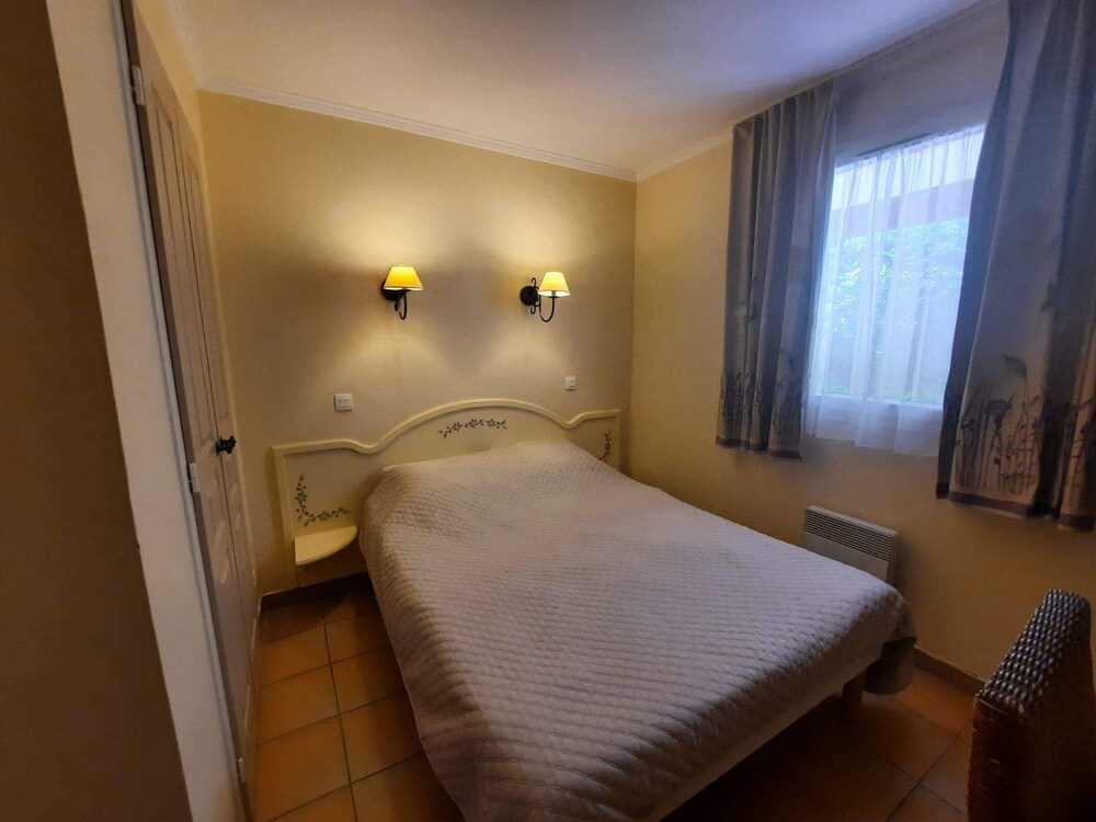 Golfe de SaintTropez 2 pièces vue mer parfaitement équipé. clim lave