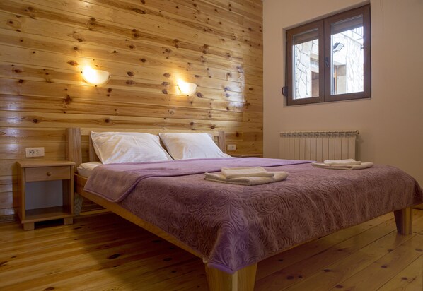 1 bedroom, free WiFi, bed sheets