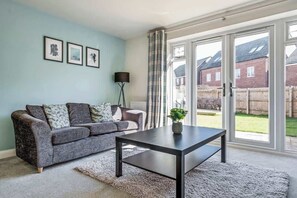 TV - Beautiful and comfortable home away from home. (Northampton)