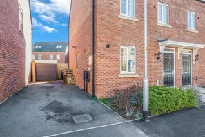 Exterior - Beautiful and comfortable home away from home. (Northampton)