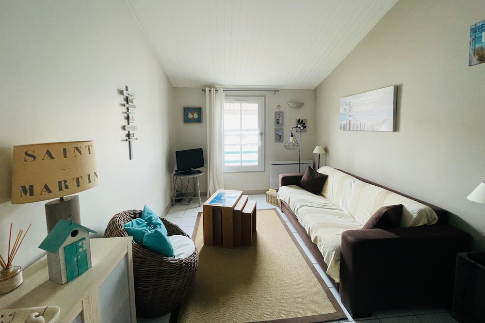 Quiet apartment near the port