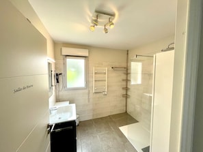 Hair dryer, towels - Superb sea view apartment in Villeneuve-Loubet (Villeneuve-Loubet)