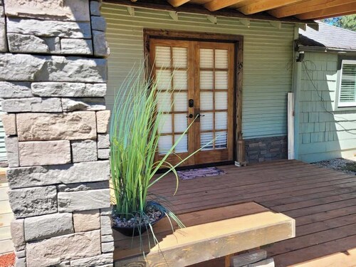 2BR Cabin • 10 Min to UO & Autzen • Pet Friendly