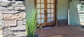 2BR Cabin • 10 Min to UO & Autzen • Pet Friendly