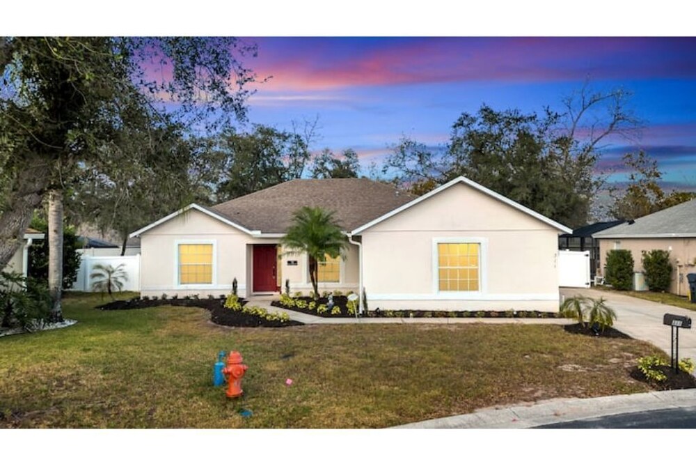 Beautiful 3 Bedroom Home With Private Pool