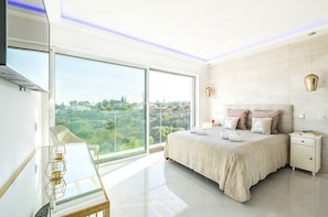 4 Schlafzimmer, Bügeleisen/Bügelbrett, kostenloses WLAN, Bettwäsche
