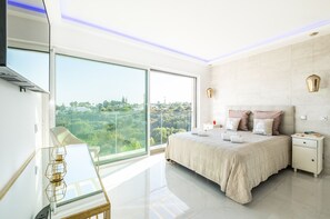 4 chambres, fer et planche à repasser, Wi-Fi gratuit, draps fournis